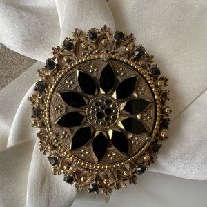 VINTAGE & STUNNING Florenza Brooch Circa 1960’s. Goldtone & Black Gems. Signed.
